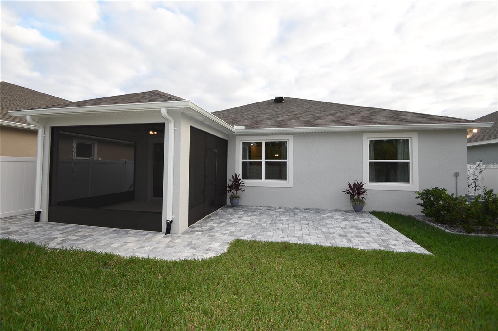 Image 17 of 34 For 20 Oakleaf Way