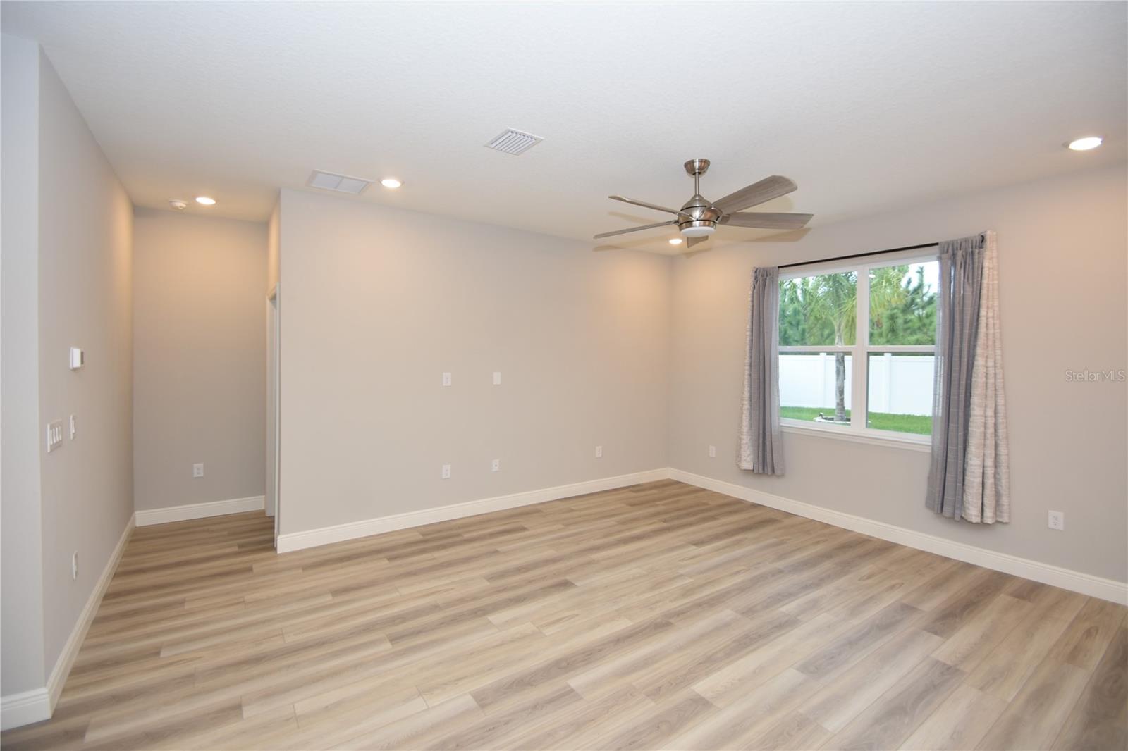 Image 19 of 34 For 20 Oakleaf Way