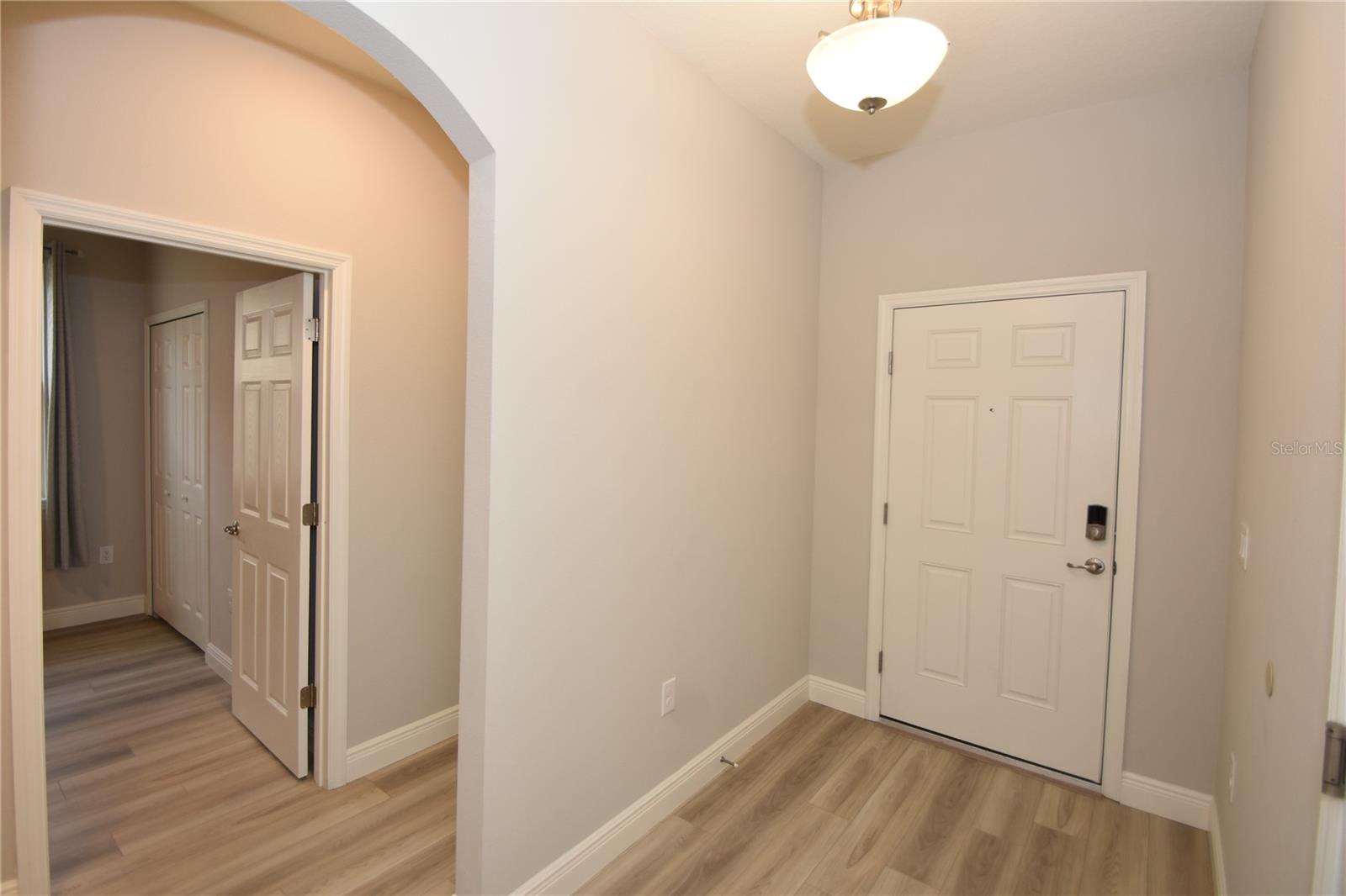 Image 2 of 34 For 20 Oakleaf Way