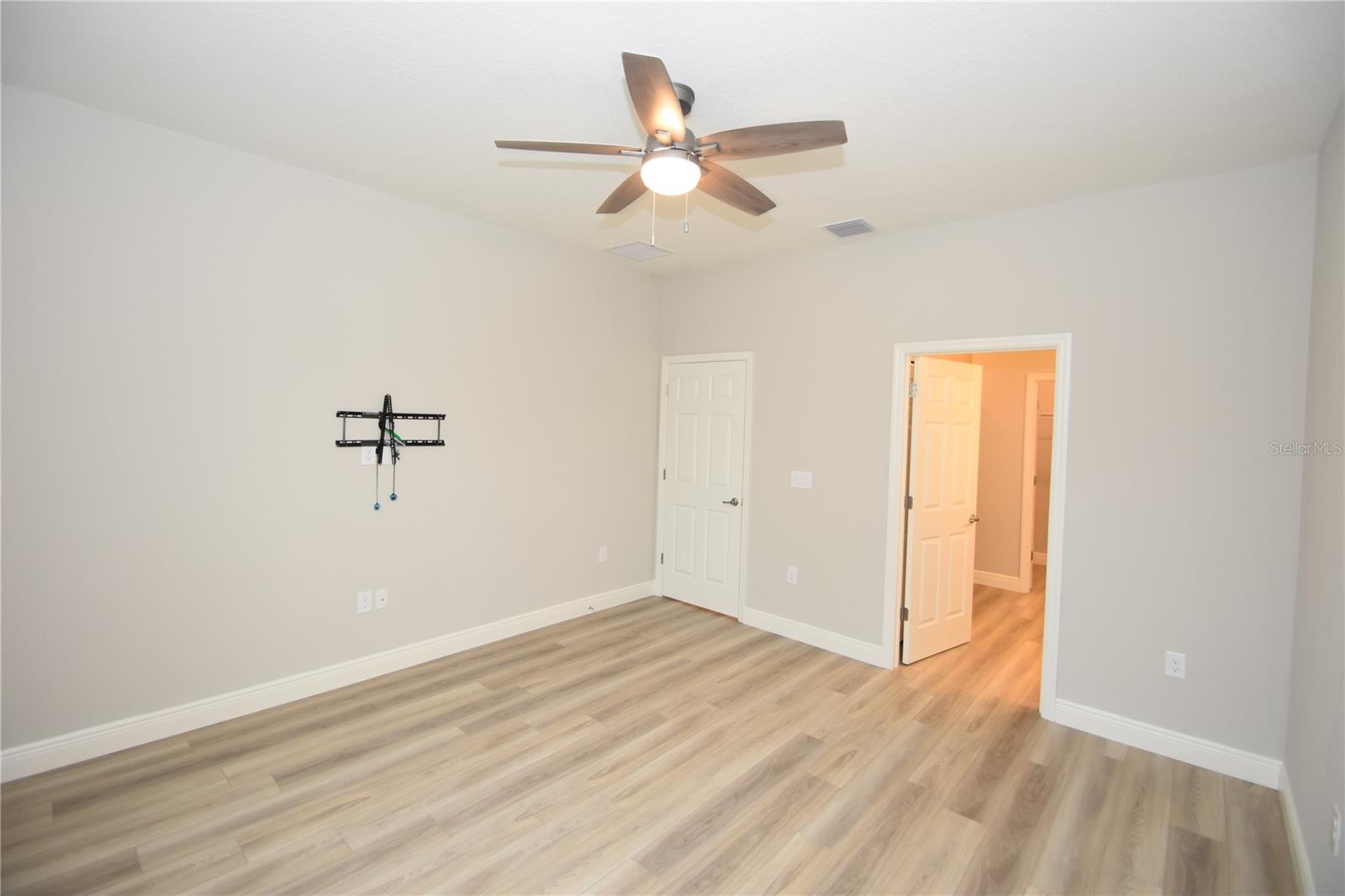 Image 22 of 34 For 20 Oakleaf Way