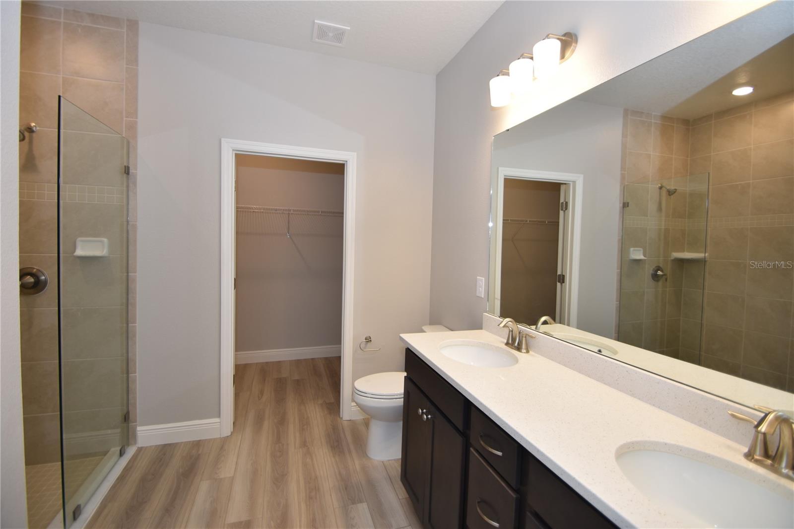 Image 23 of 34 For 20 Oakleaf Way