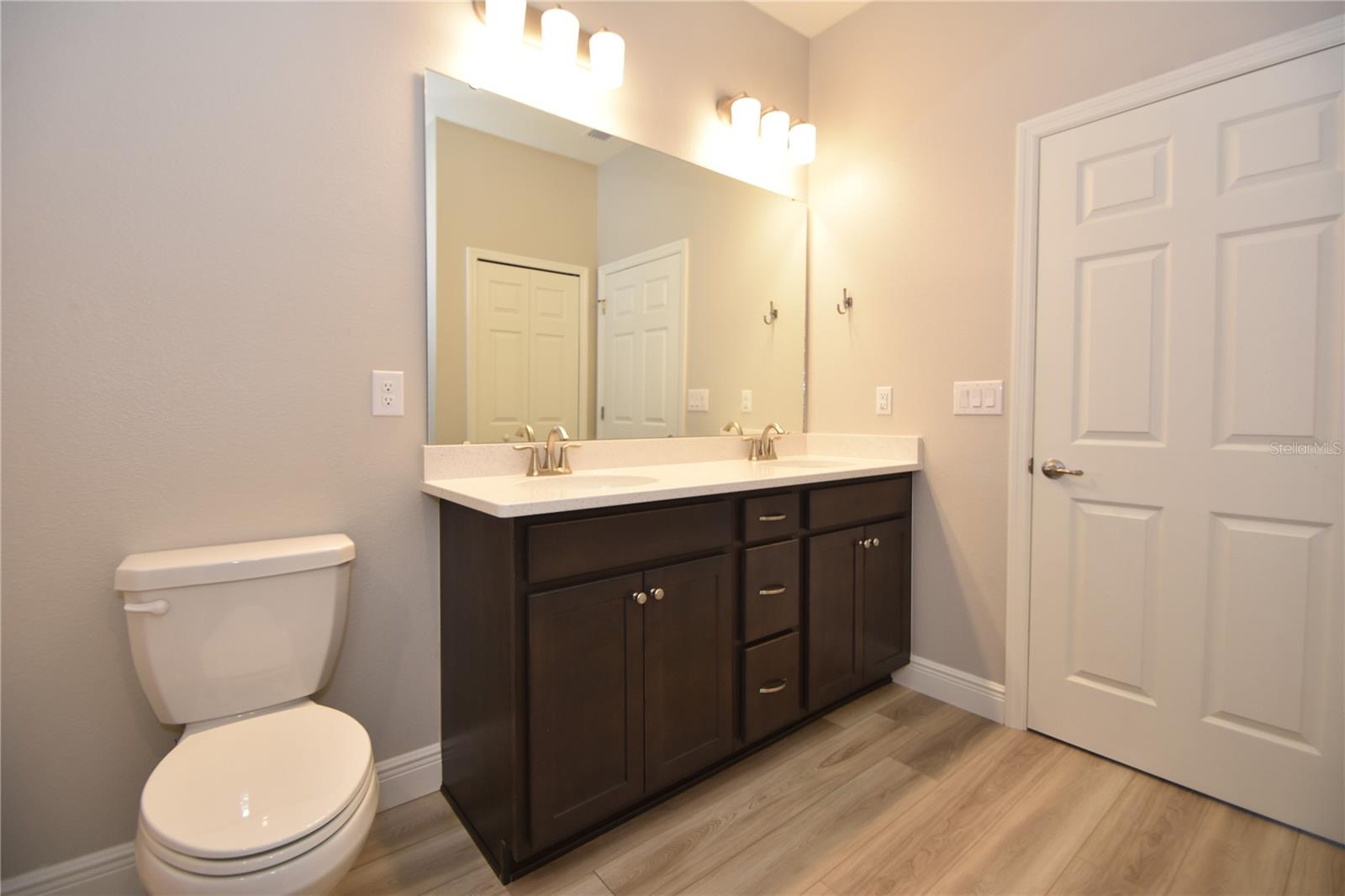 Image 24 of 34 For 20 Oakleaf Way