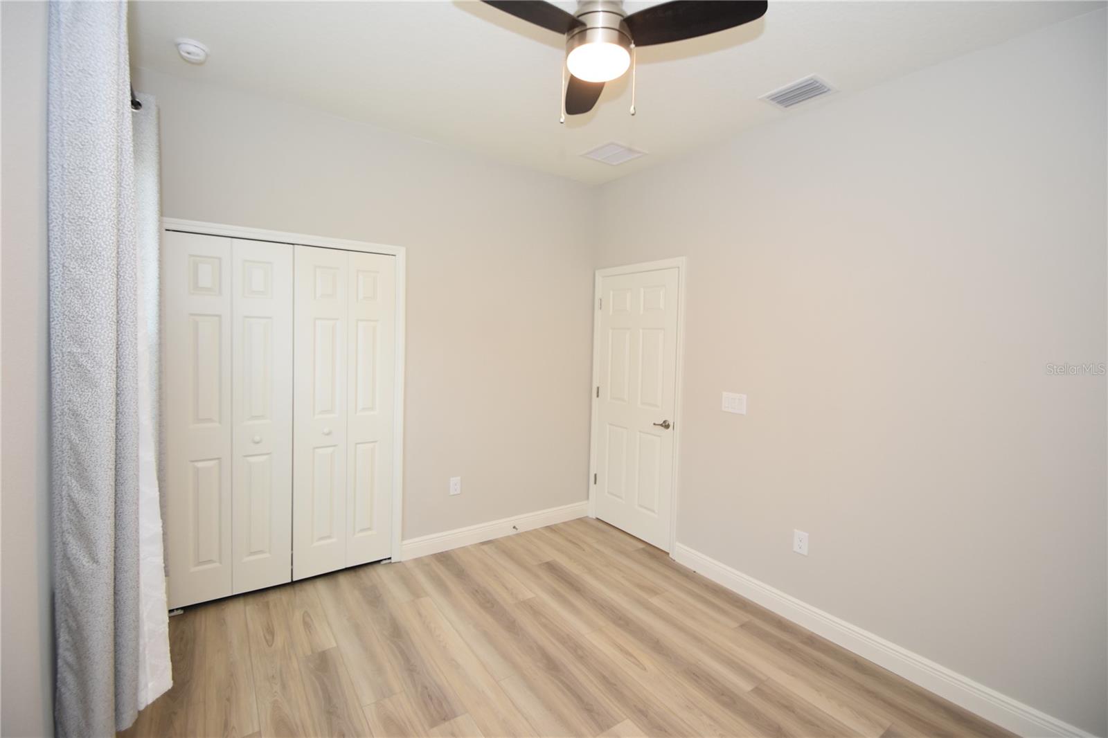 Image 32 of 34 For 20 Oakleaf Way