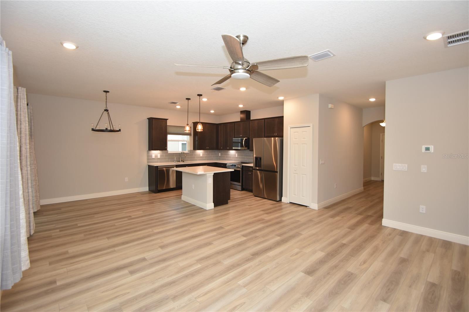 Image 4 of 34 For 20 Oakleaf Way