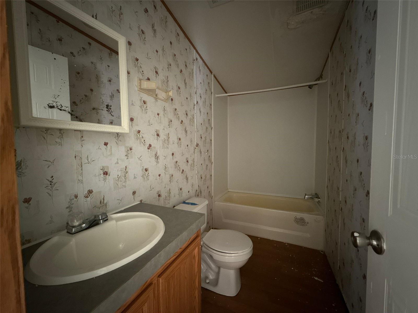 Image 15 of 22 For 406 Beech Street
