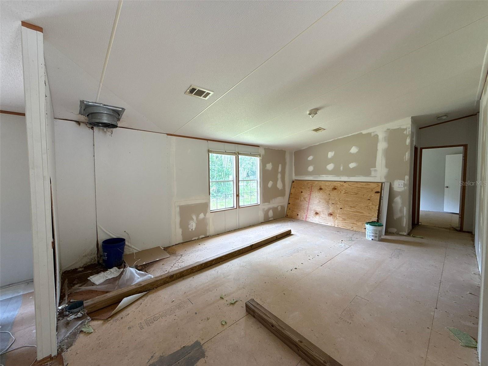 Image 9 of 22 For 406 Beech Street