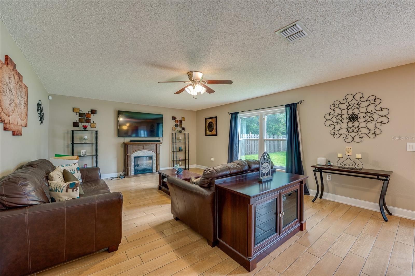 Image 10 of 38 For 11 Zircon Court