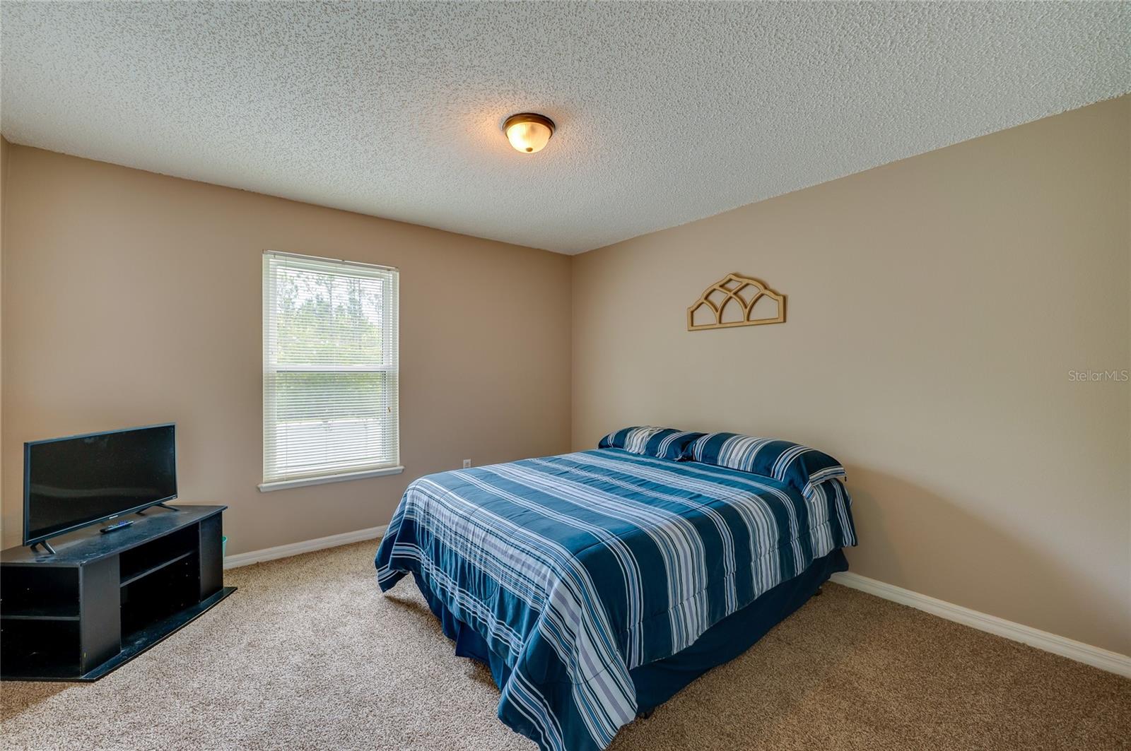 Image 14 of 38 For 11 Zircon Court