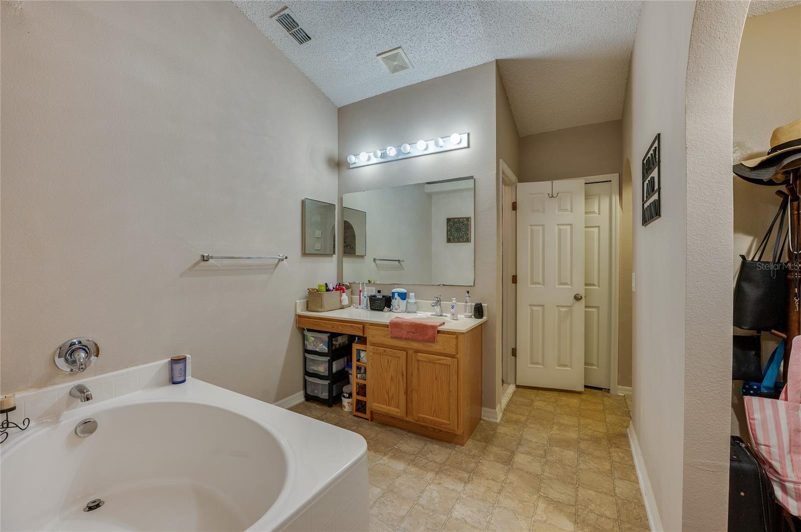 Image 33 of 38 For 11 Zircon Court