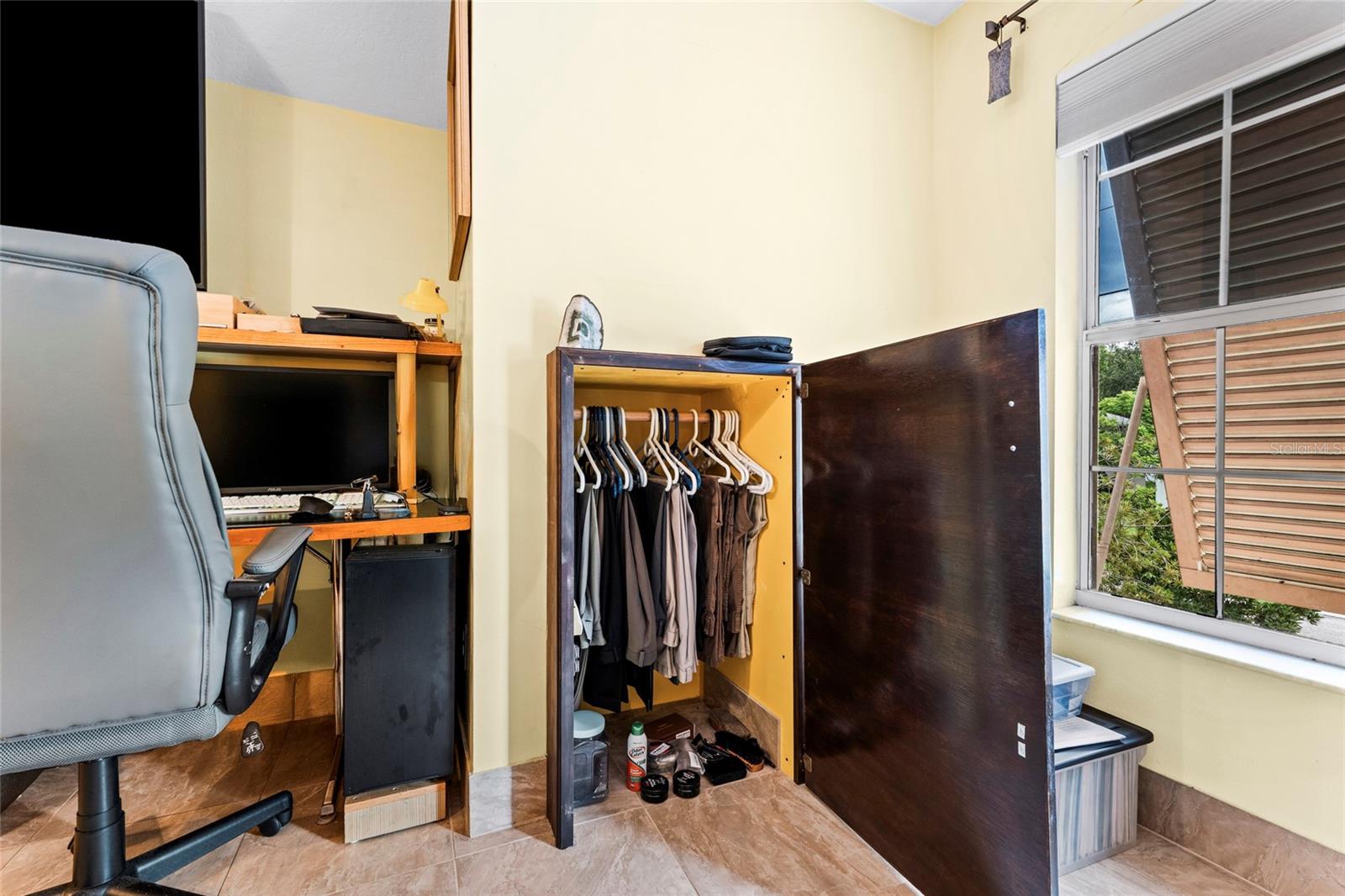 Image 28 of 56 For 3 Sea Board Court