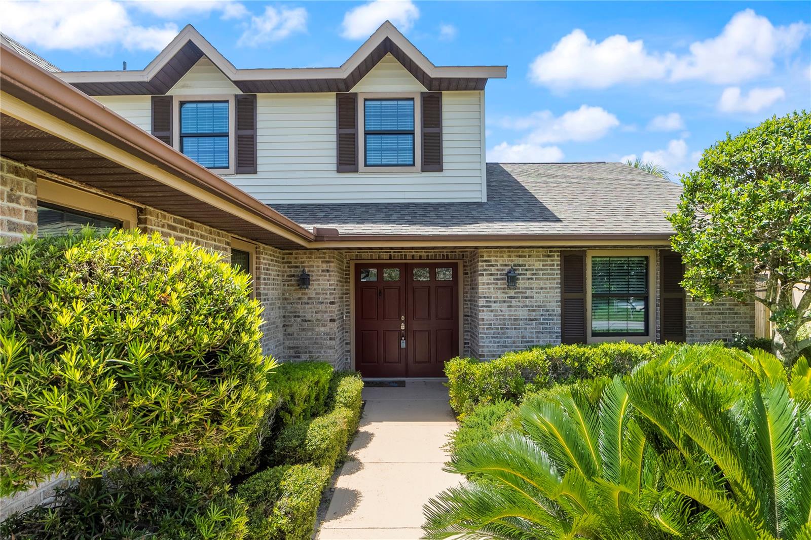 Image 3 of 67 For 8 Cedarford Court