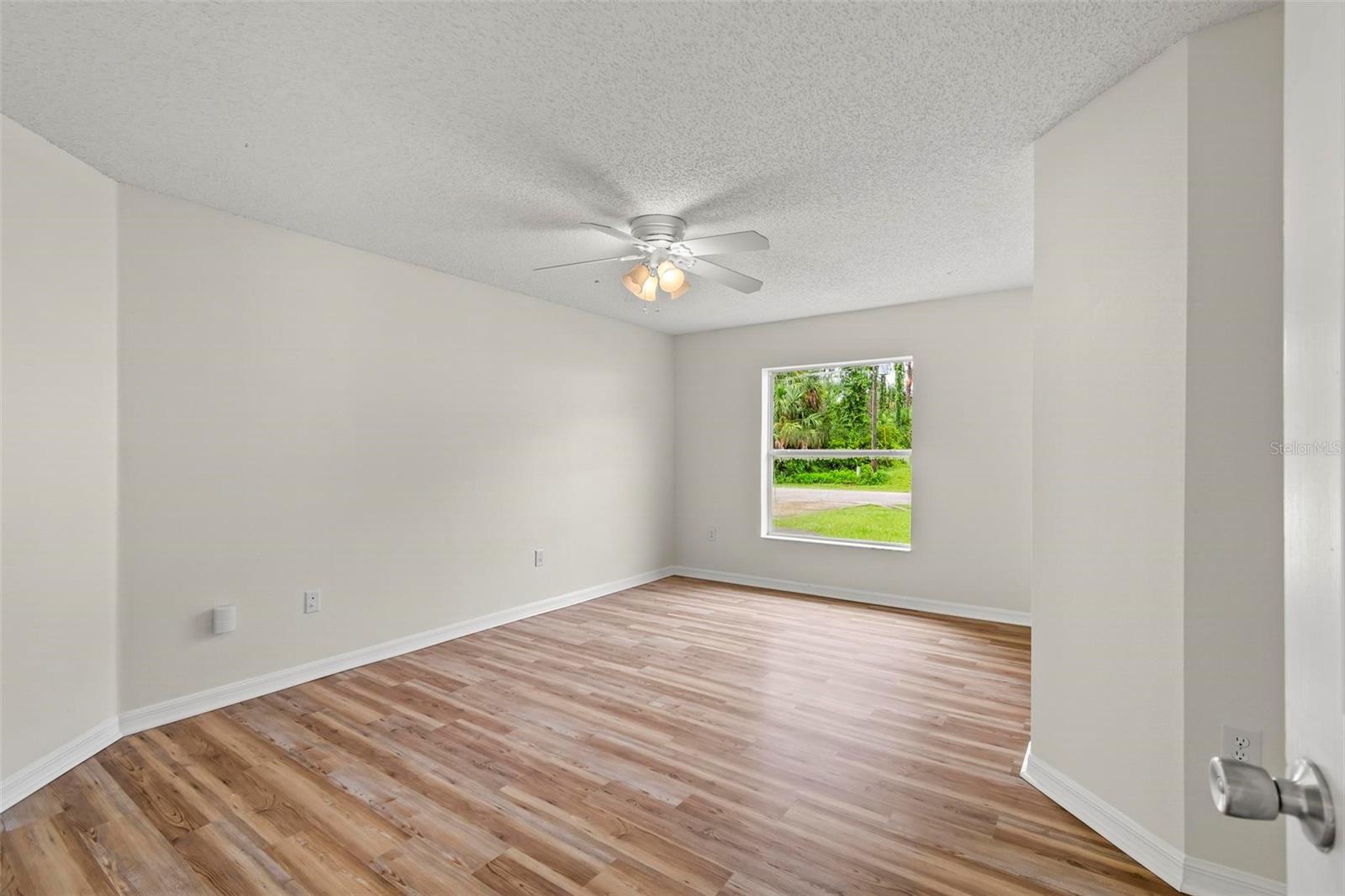 Image 21 of 46 For 33 Raleigh Drive