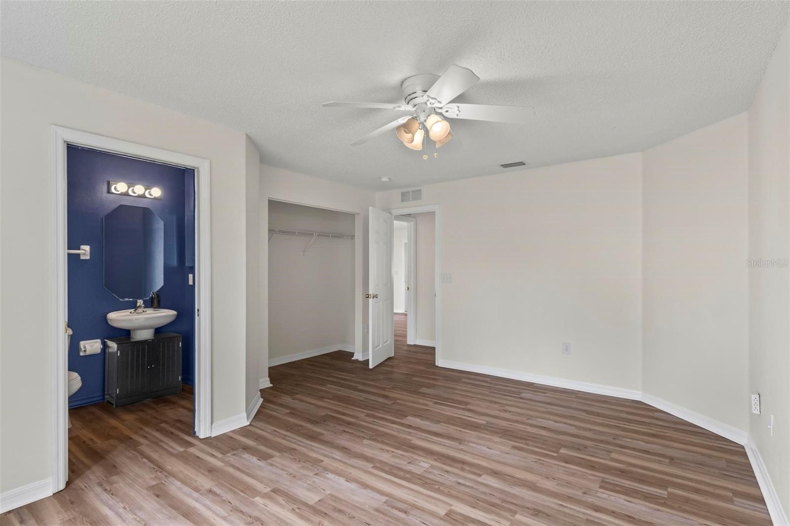 Image 22 of 46 For 33 Raleigh Drive
