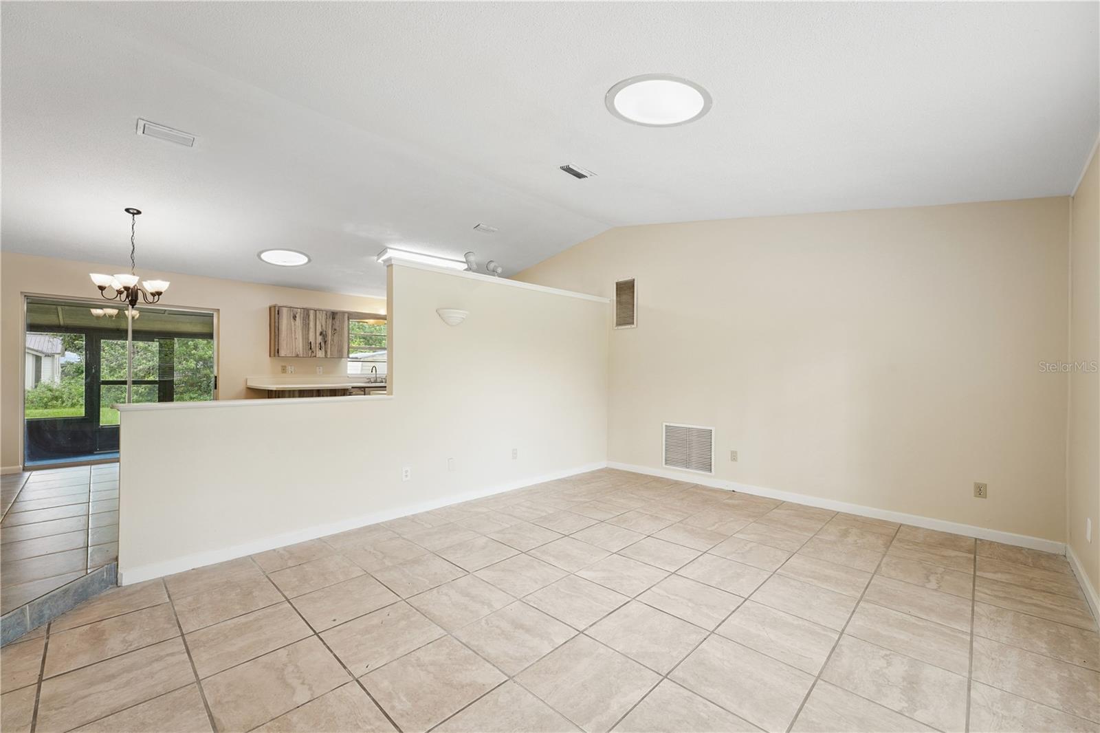 Image 22 of 47 For 2400 Joyce Street