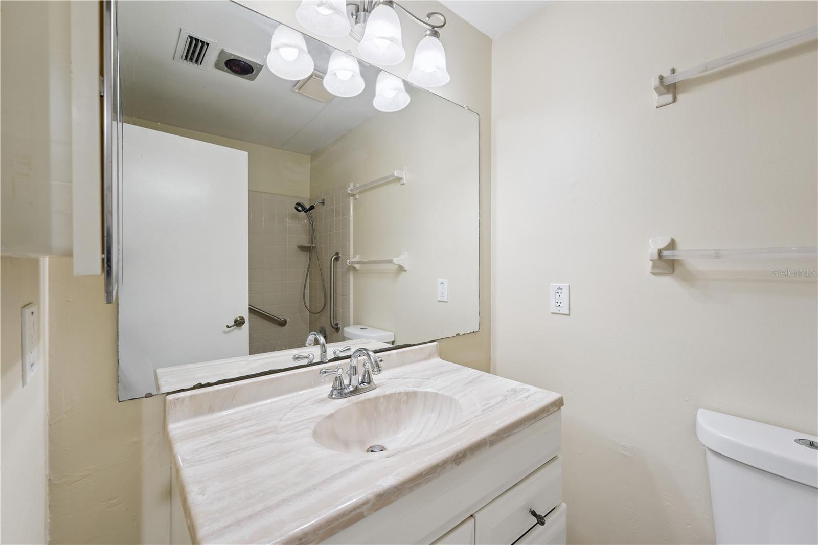 Image 41 of 47 For 2400 Joyce Street
