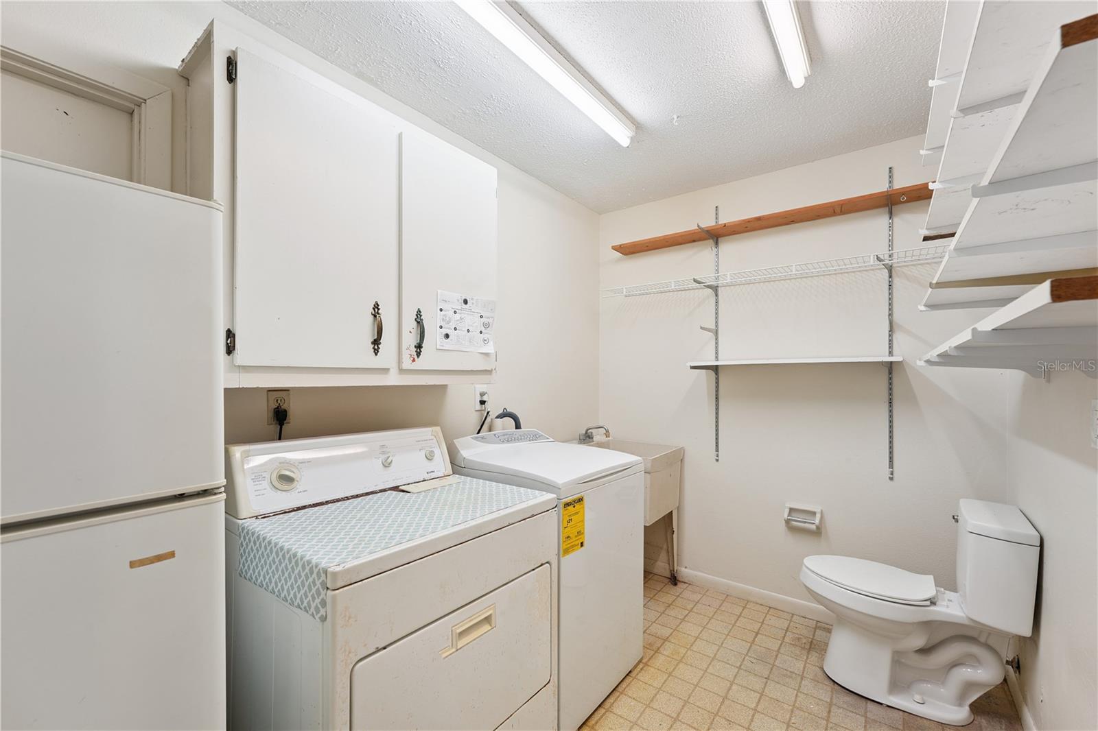 Image 42 of 47 For 2400 Joyce Street