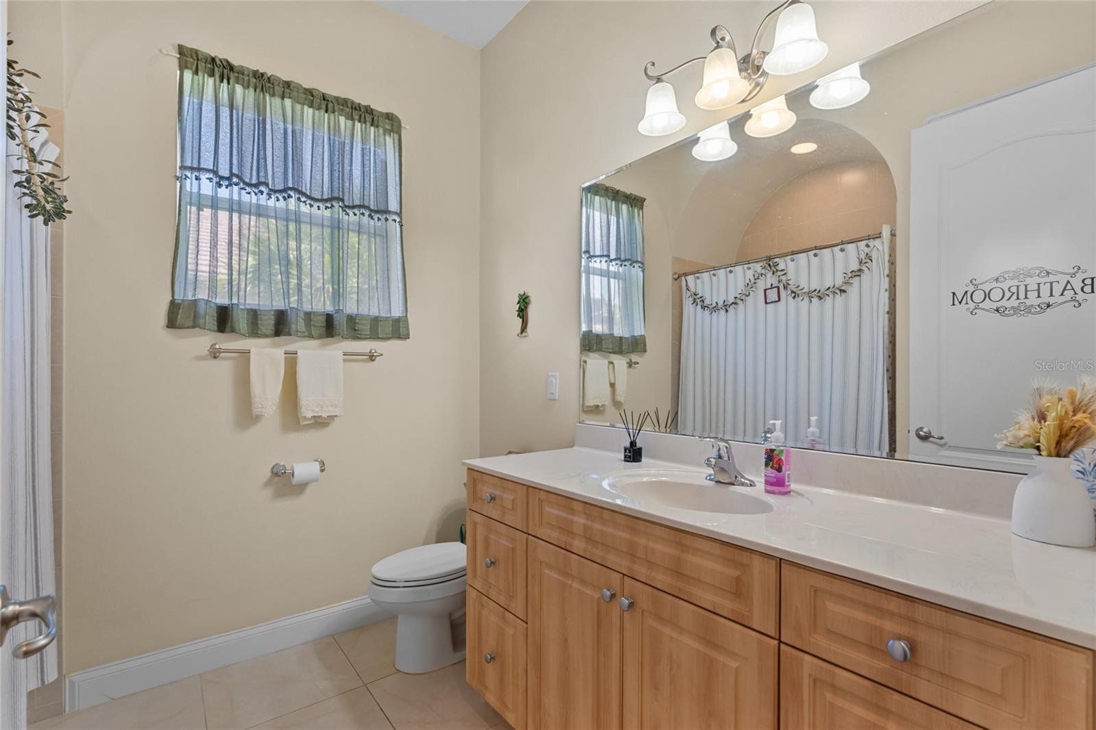 Image 29 of 66 For 15 Fleming Court