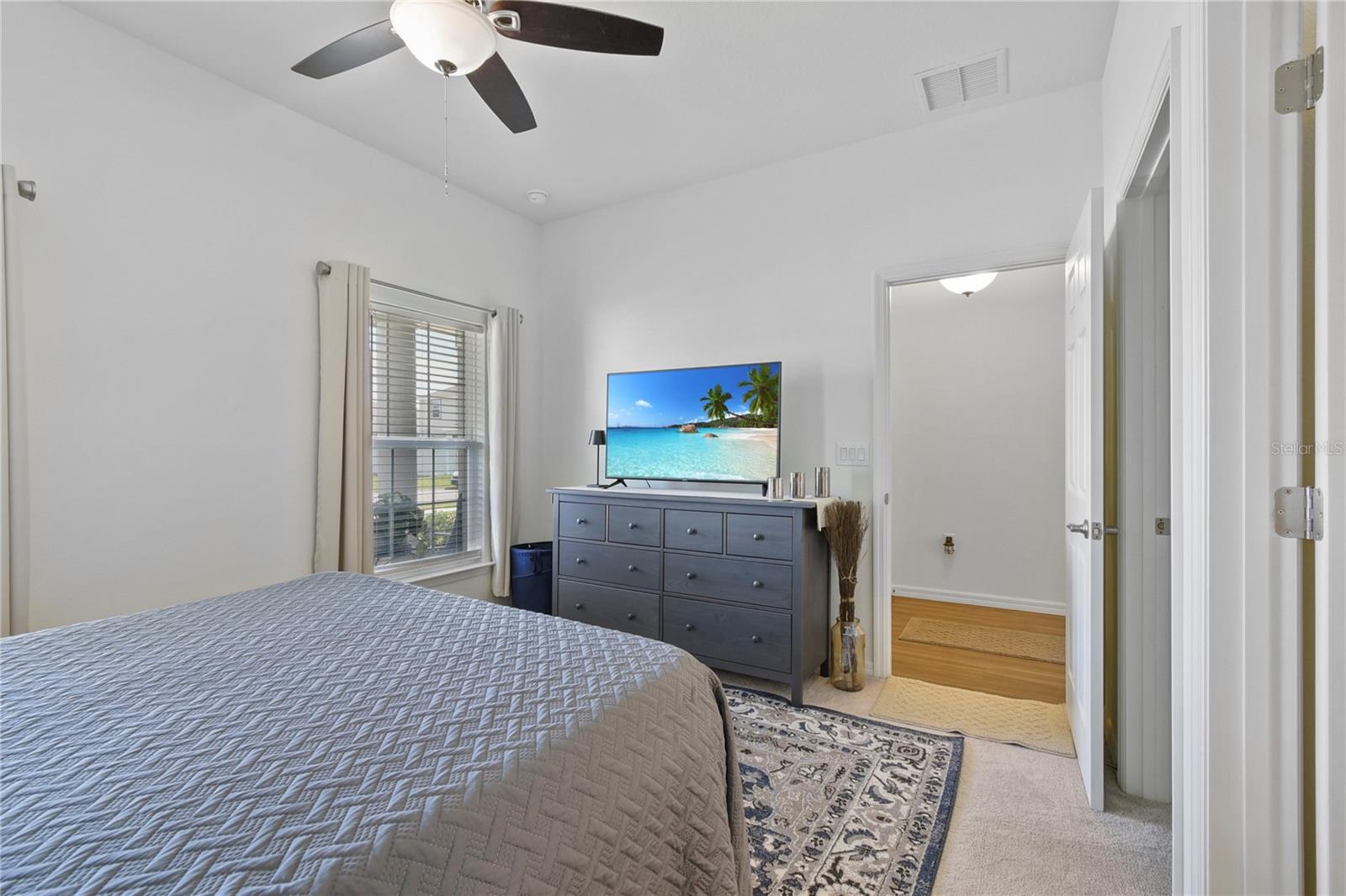 Image 11 of 53 For 18 Oakleaf Way
