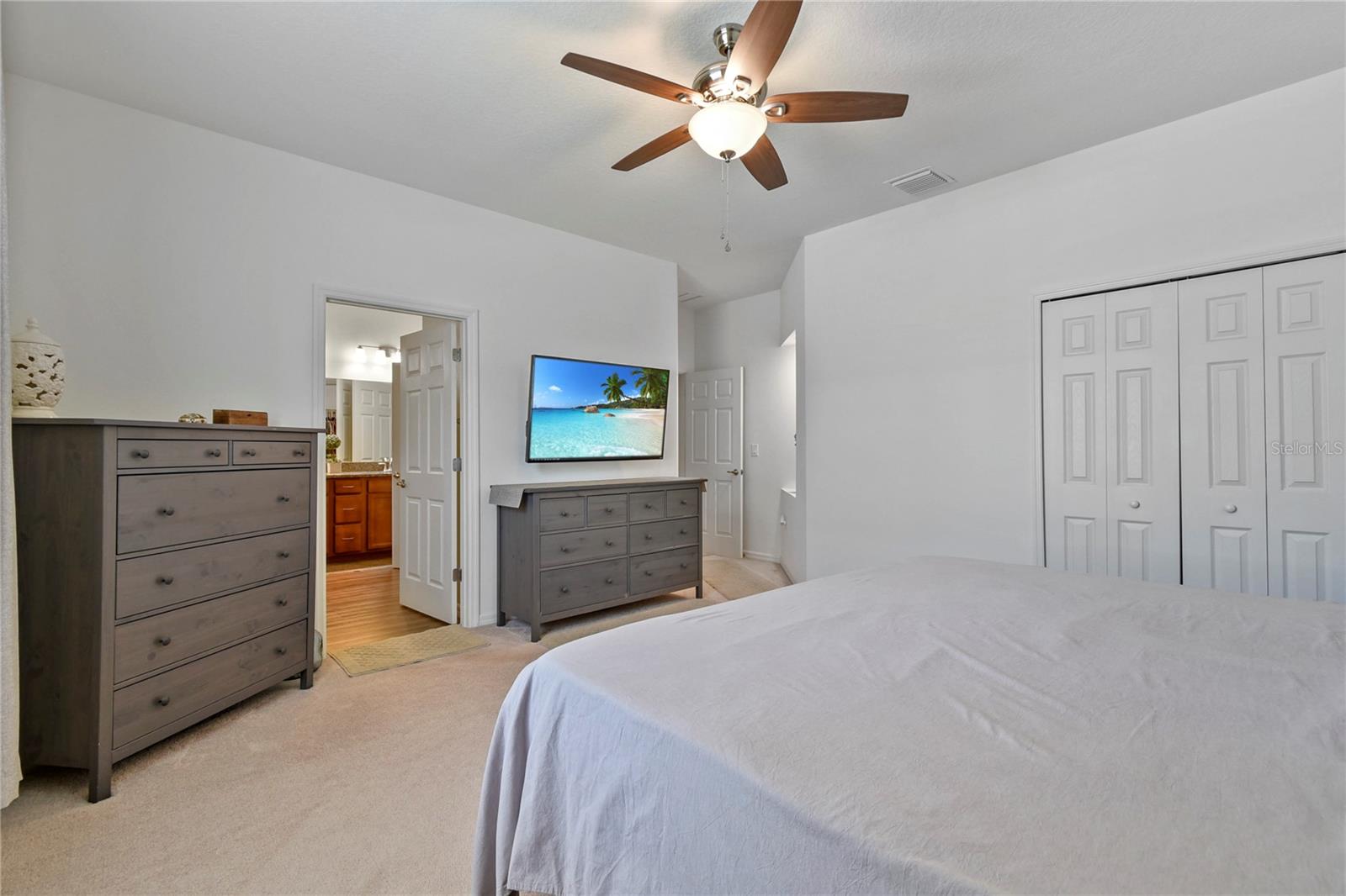 Image 21 of 53 For 18 Oakleaf Way
