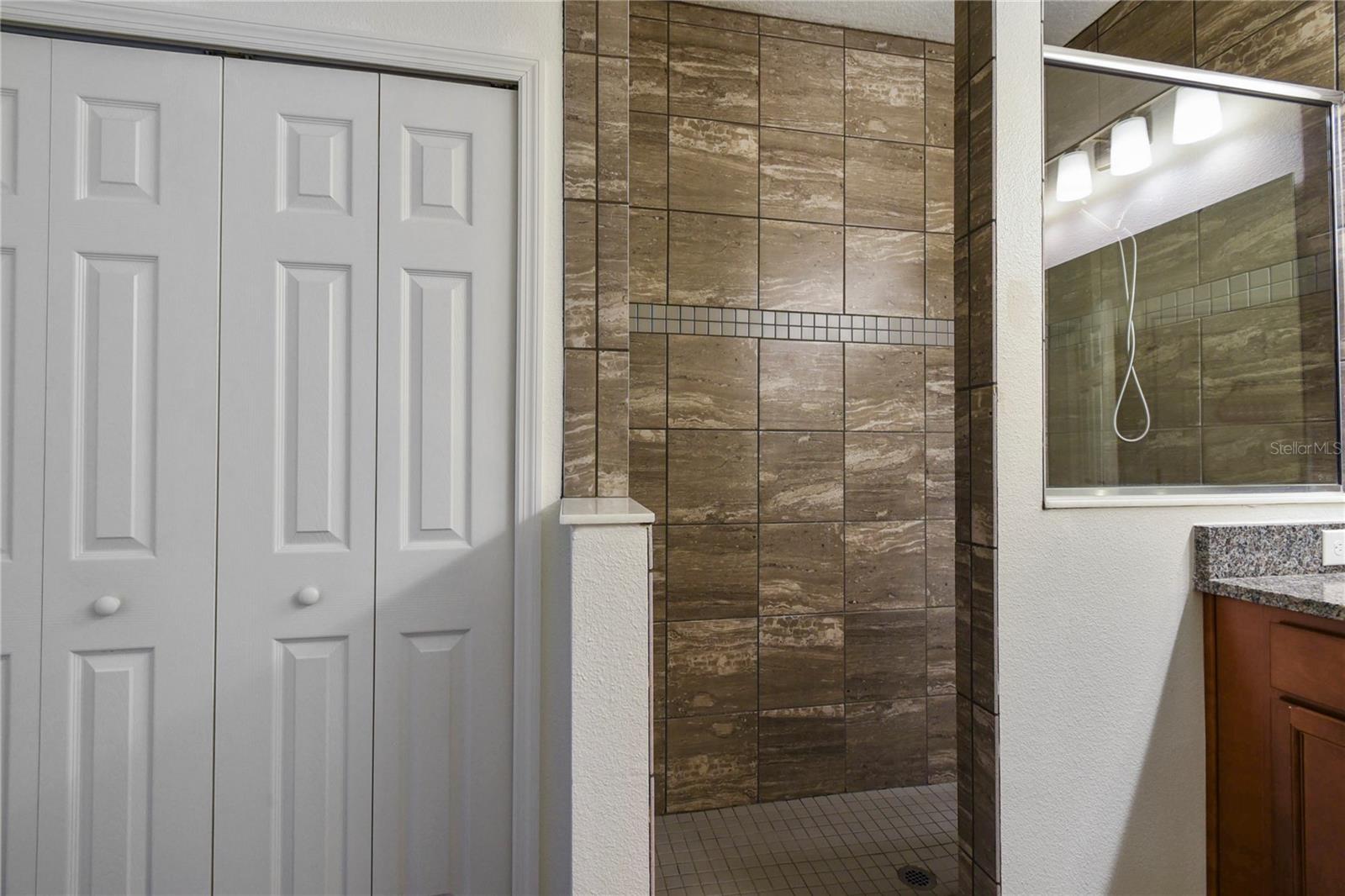 Image 23 of 53 For 18 Oakleaf Way