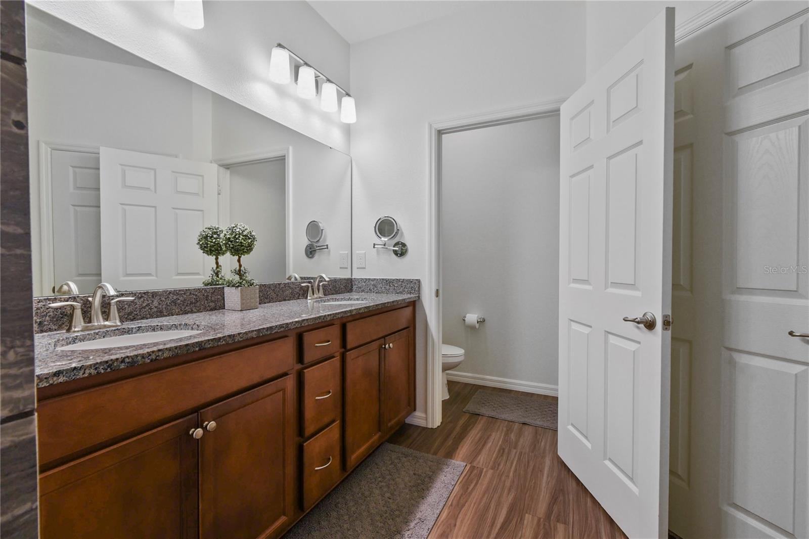 Image 24 of 53 For 18 Oakleaf Way