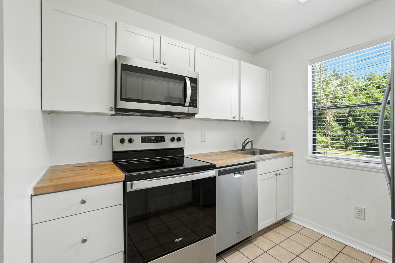 Image 10 of 43 For 11 Cardinal Drive B