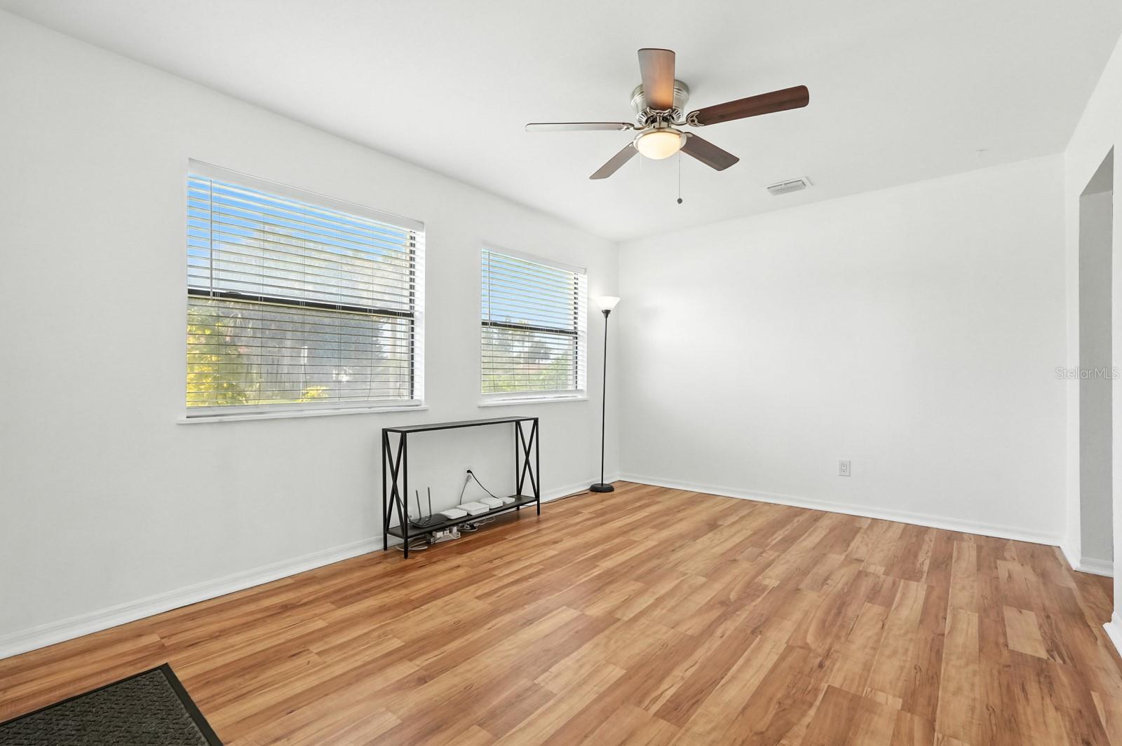 Image 21 of 43 For 11 Cardinal Drive B