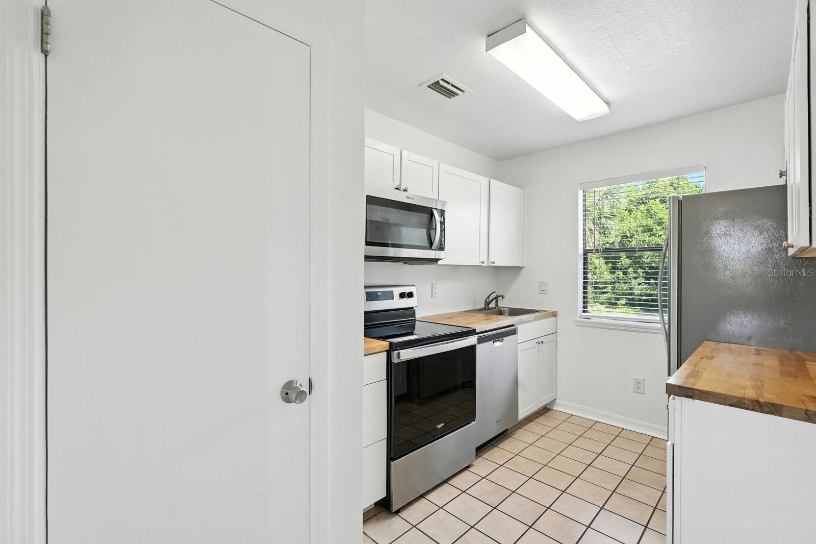 Image 9 of 43 For 11 Cardinal Drive B