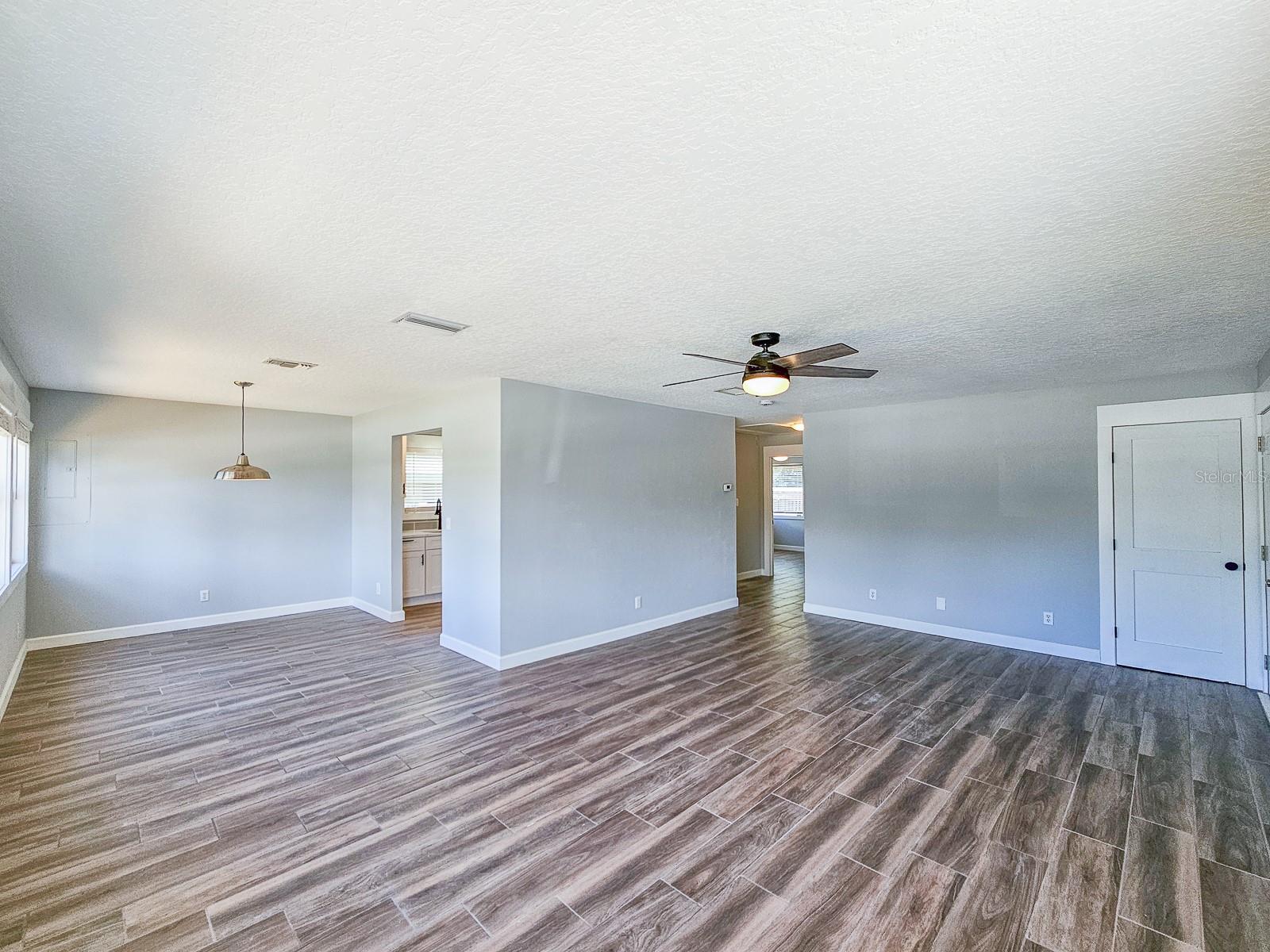 Image 11 of 39 For 211 8th Street