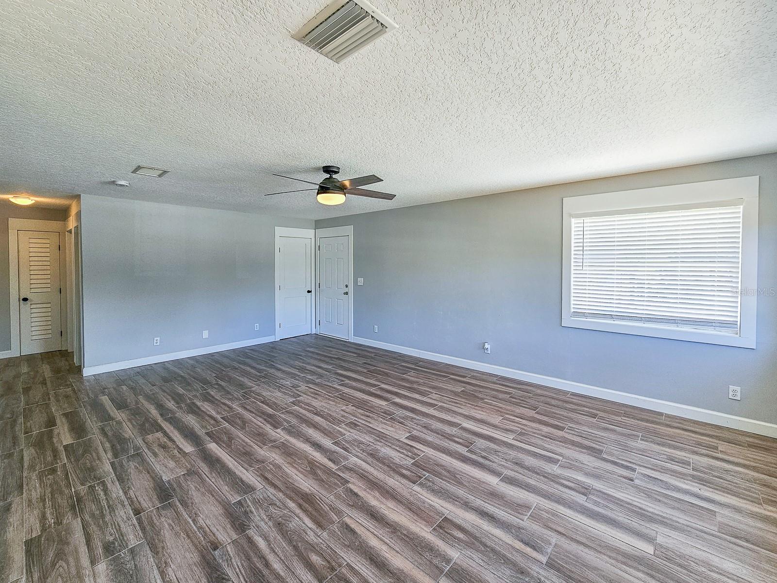 Image 12 of 39 For 211 8th Street