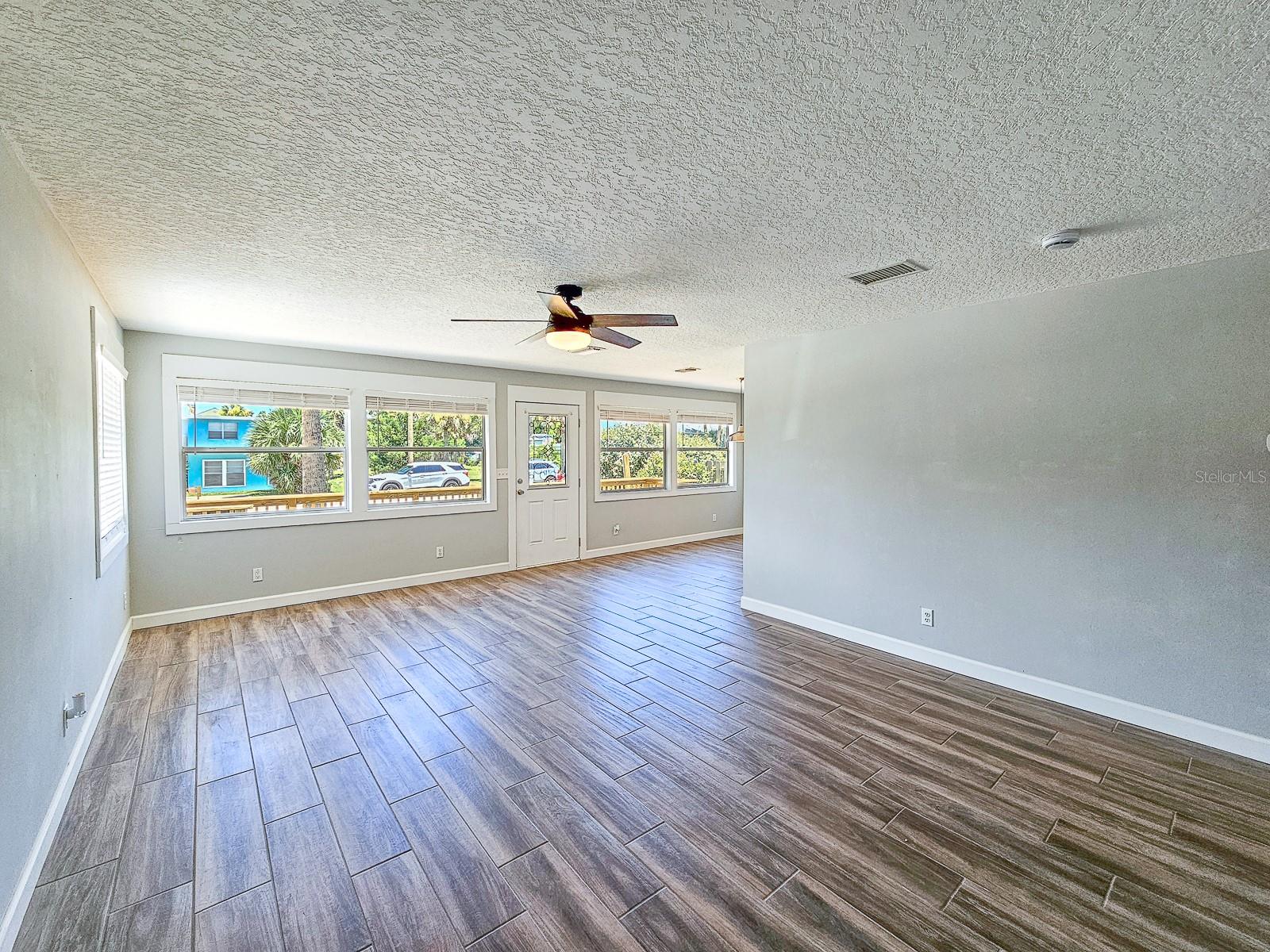 Image 13 of 39 For 211 8th Street