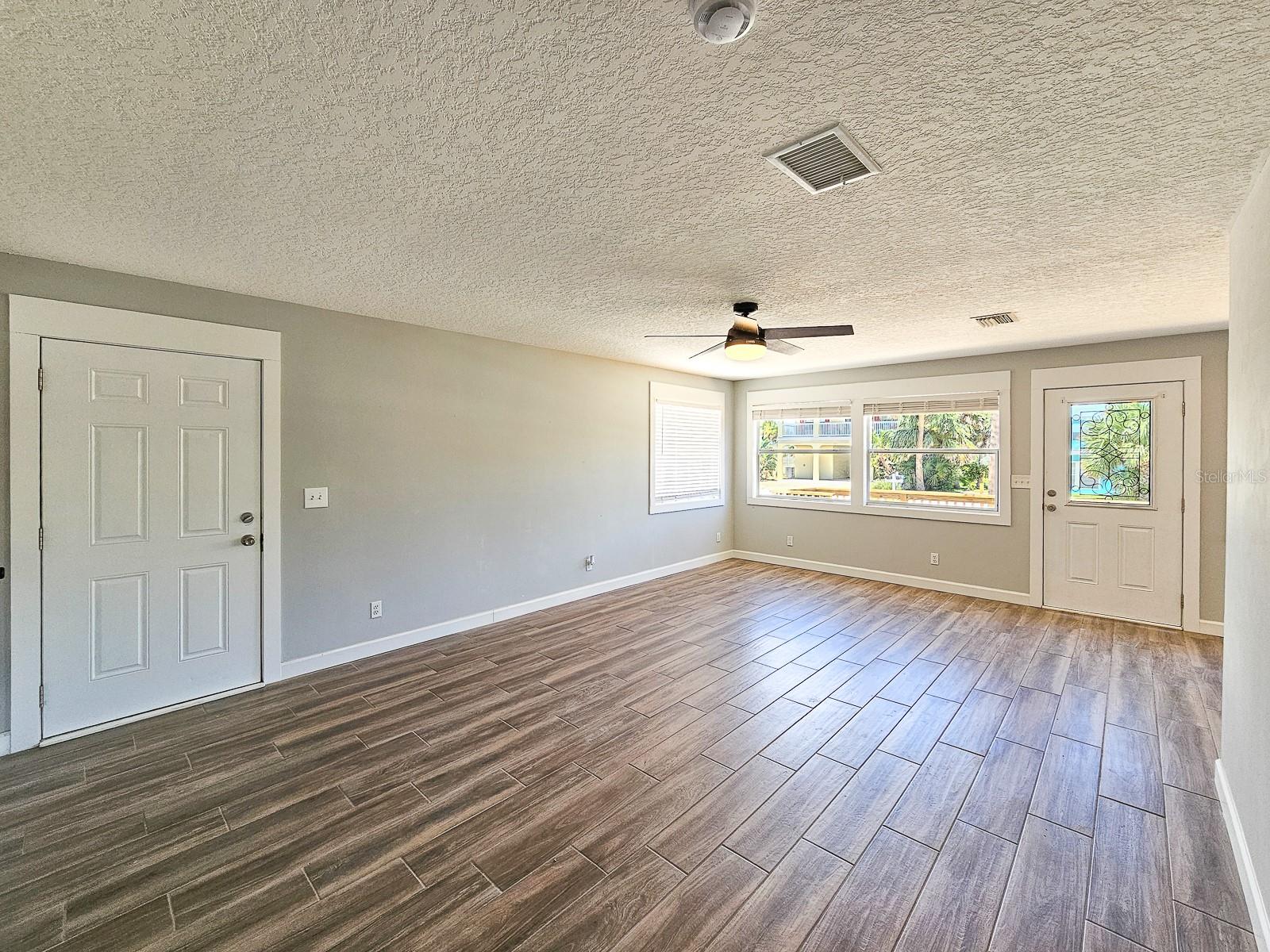 Image 14 of 39 For 211 8th Street
