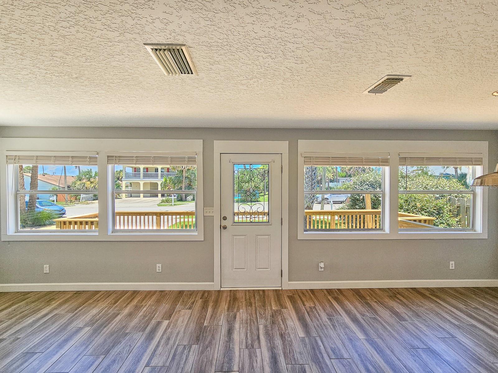Image 15 of 39 For 211 8th Street