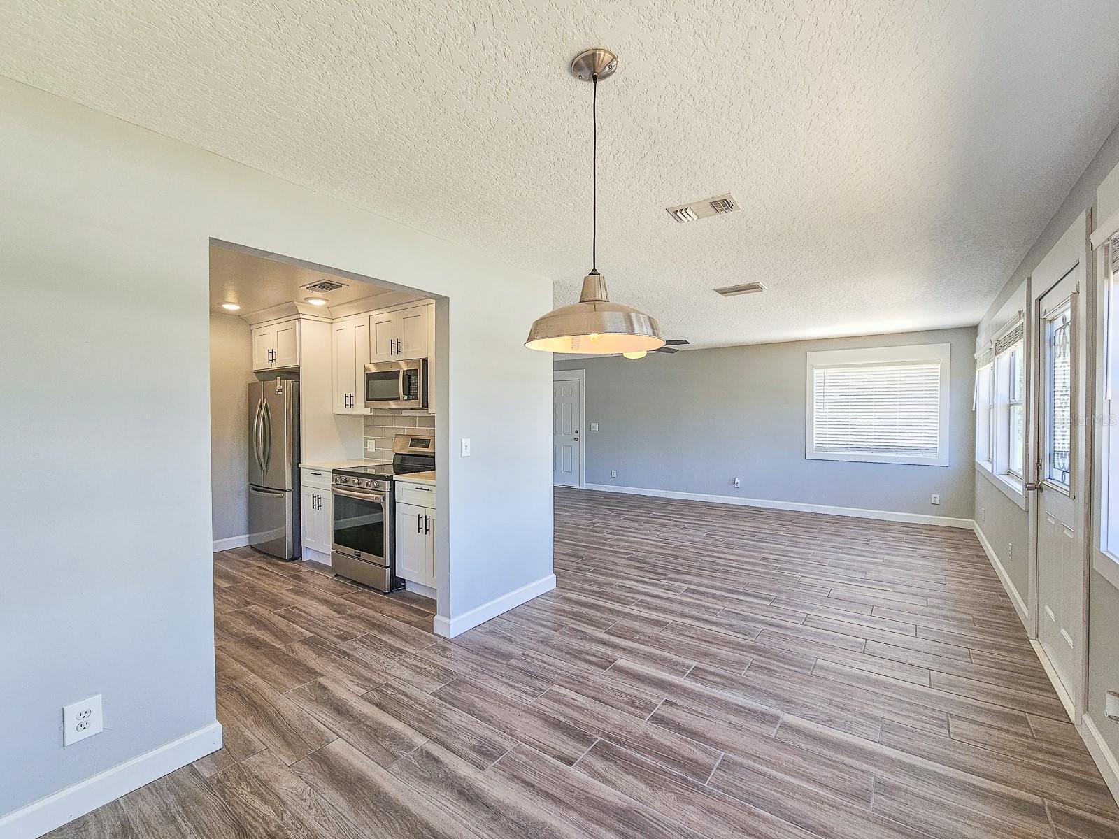 Image 16 of 39 For 211 8th Street