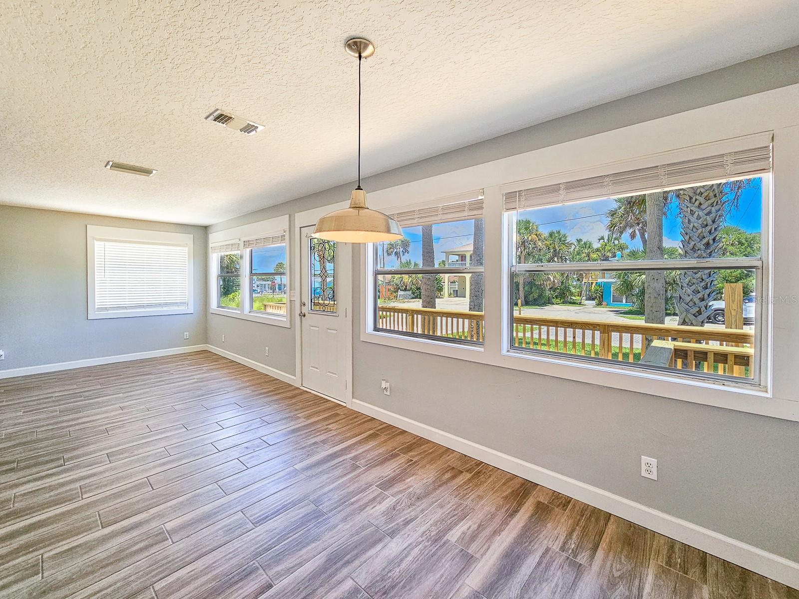 Image 17 of 39 For 211 8th Street