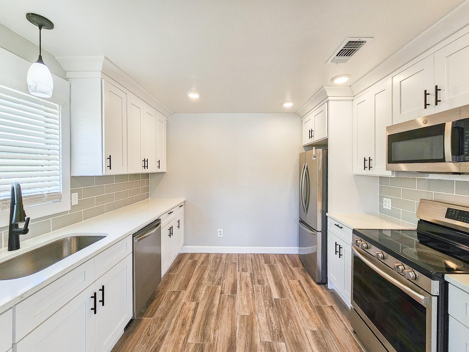 Image 18 of 39 For 211 8th Street