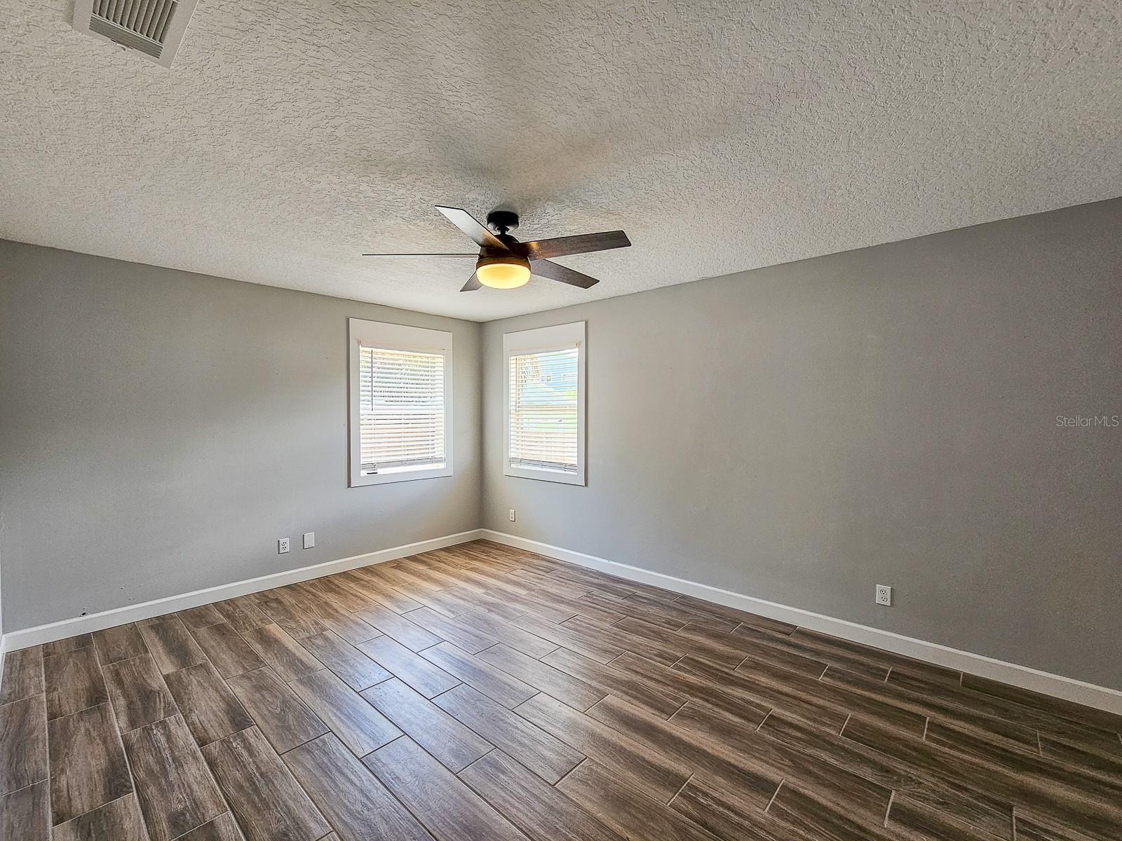 Image 21 of 39 For 211 8th Street