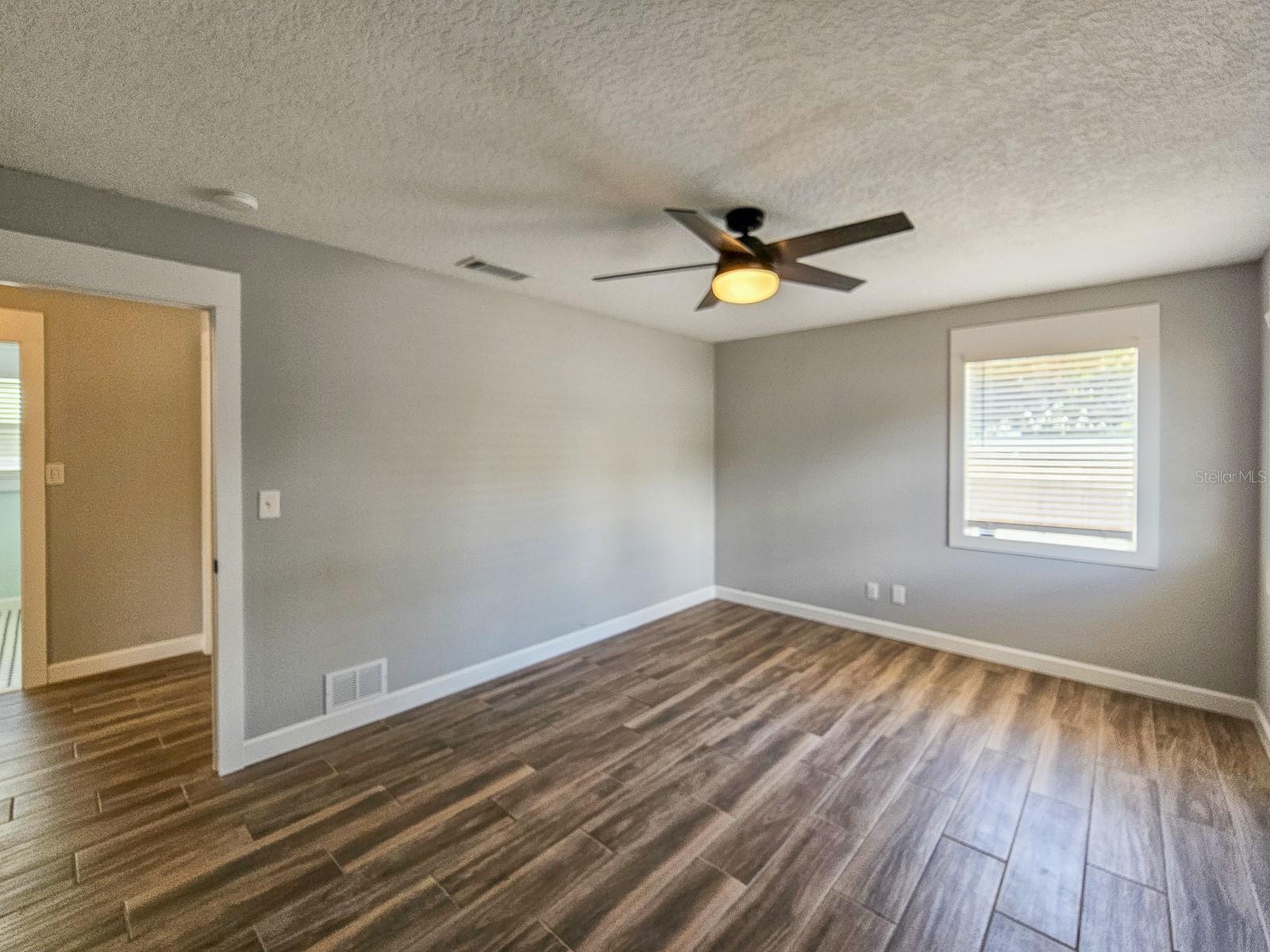 Image 23 of 39 For 211 8th Street