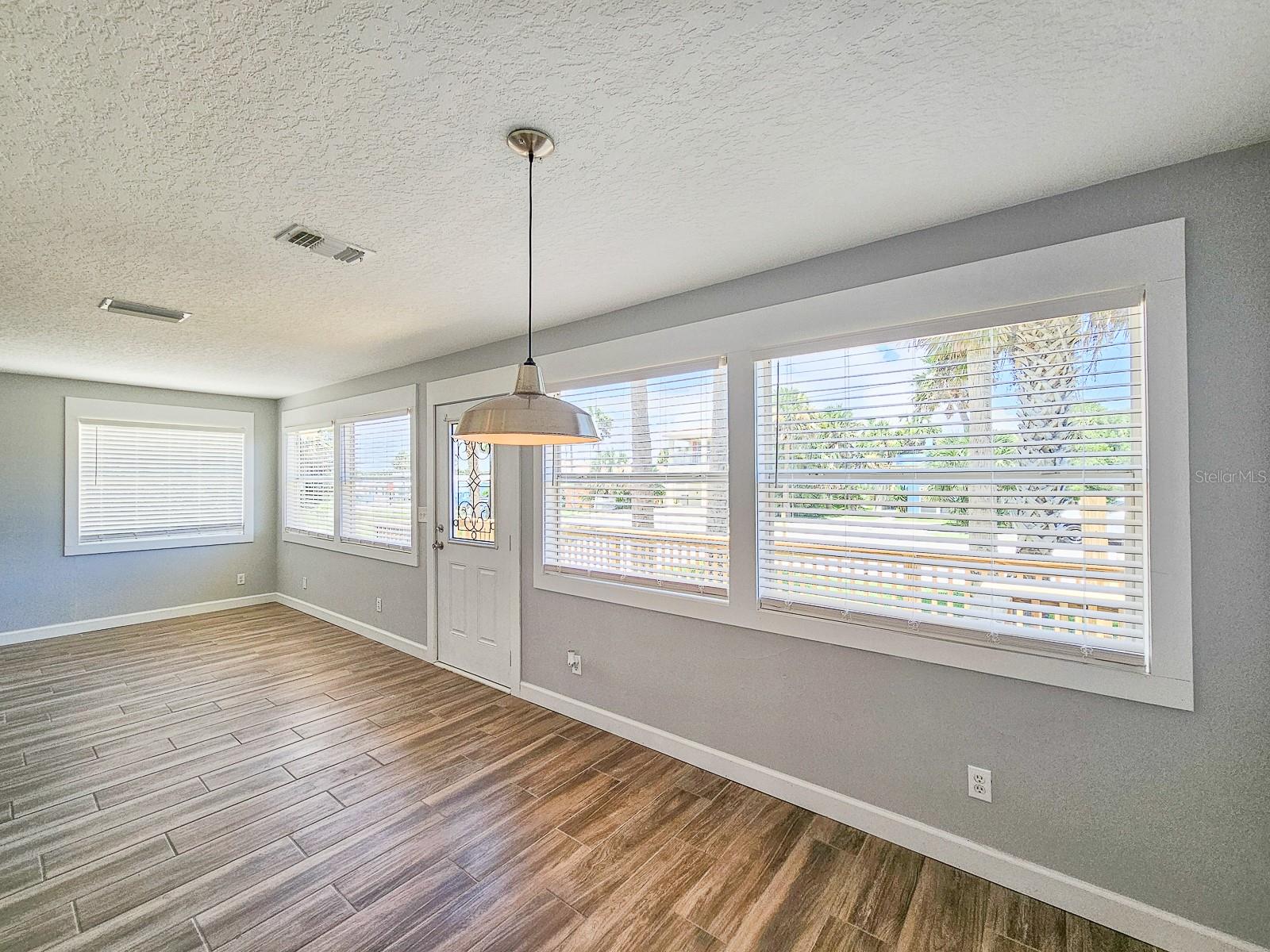 Image 33 of 39 For 211 8th Street