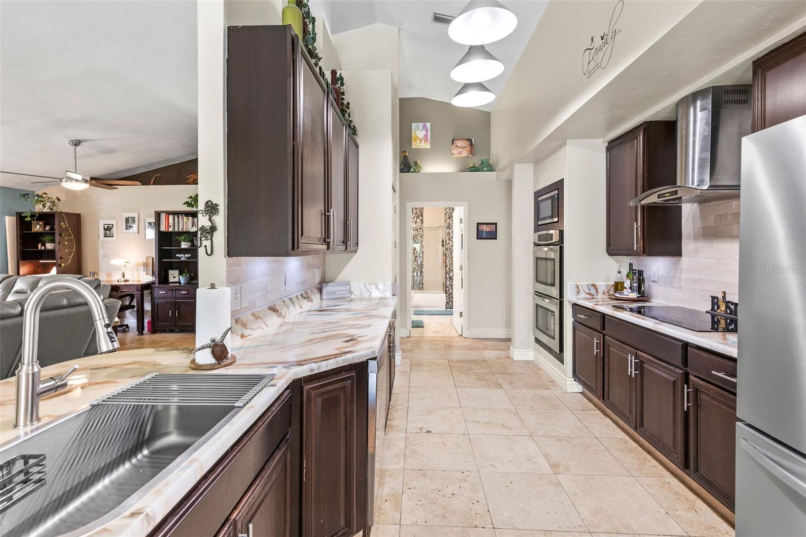 Image 17 of 83 For 6109 Sabal Point Circle