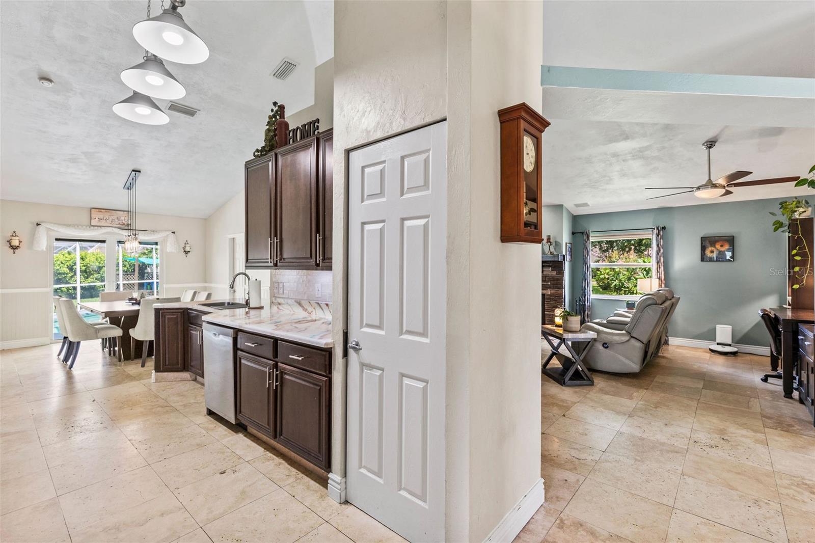Image 18 of 83 For 6109 Sabal Point Circle