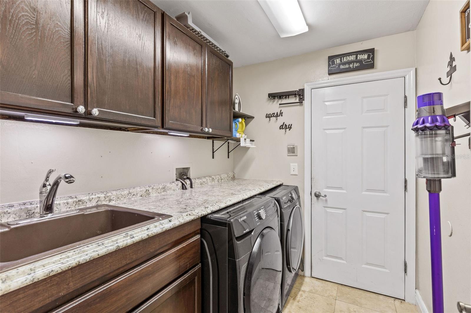 Image 21 of 83 For 6109 Sabal Point Circle