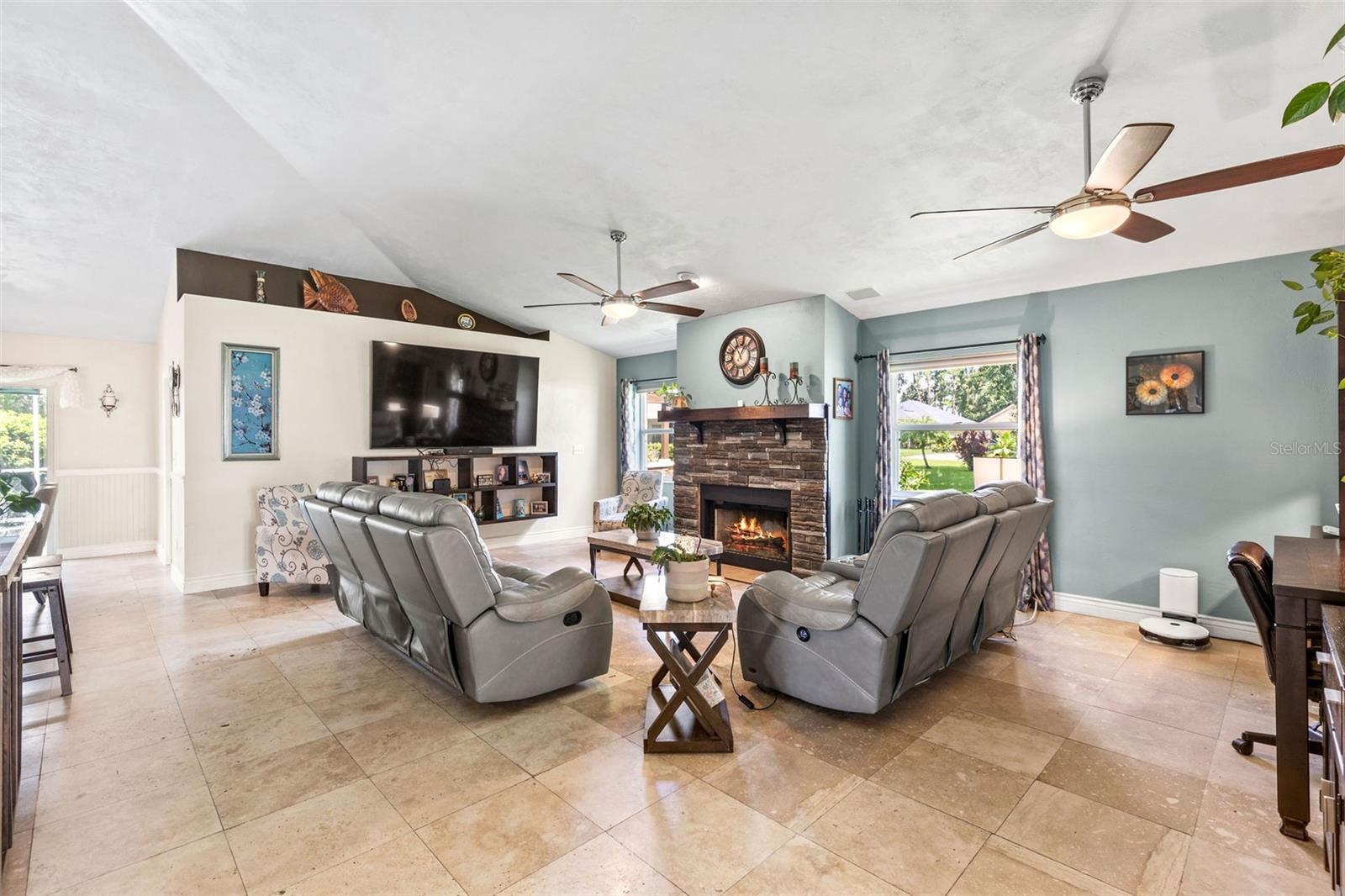 Image 4 of 83 For 6109 Sabal Point Circle