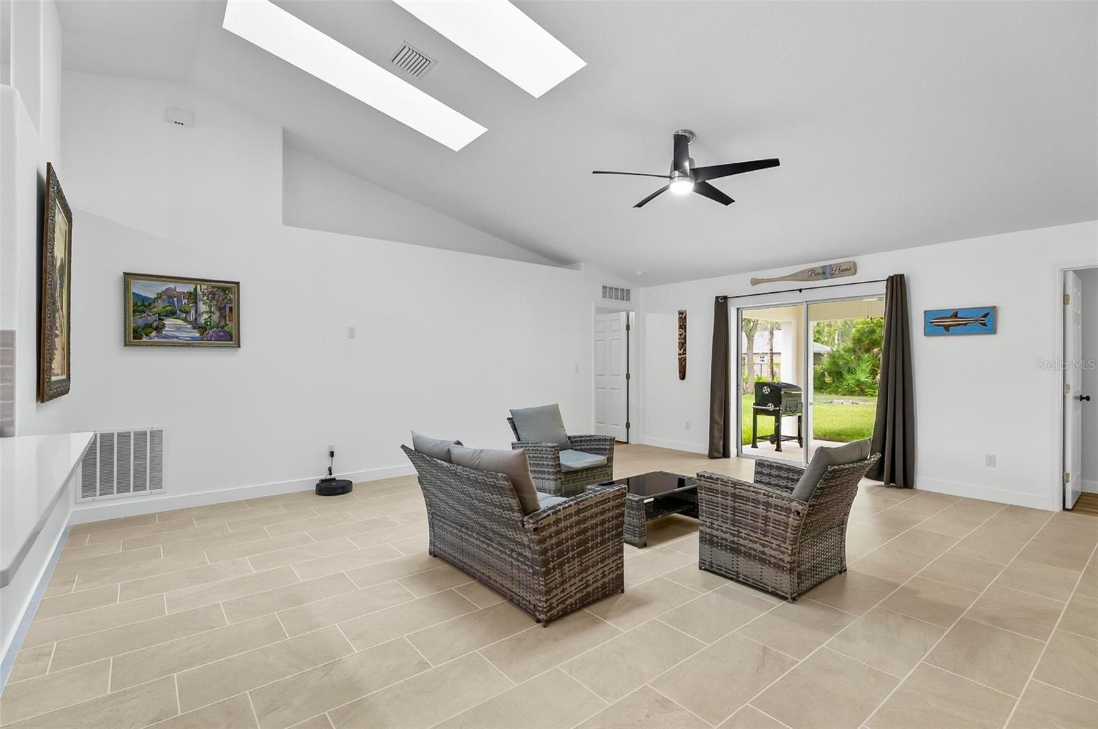 Image 17 of 67 For 64 Radcliffe Drive