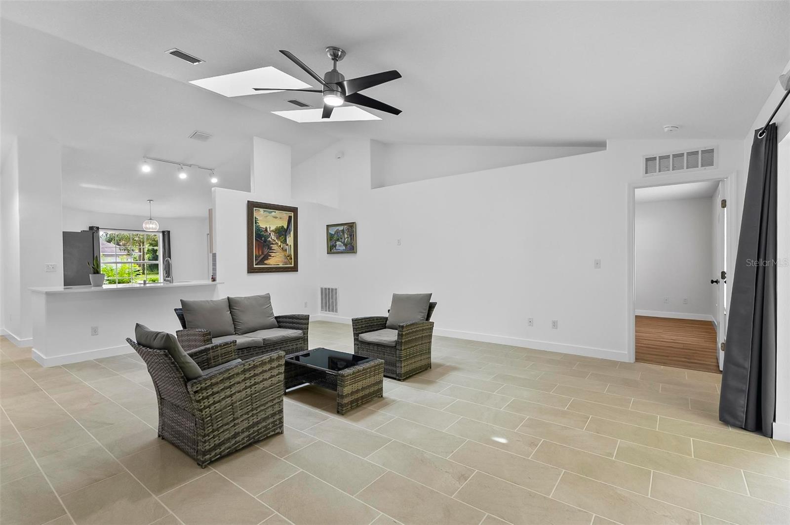 Image 20 of 67 For 64 Radcliffe Drive