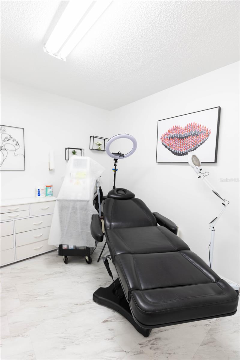 Image 4 of 10 For 1 Farraday Ln  2b