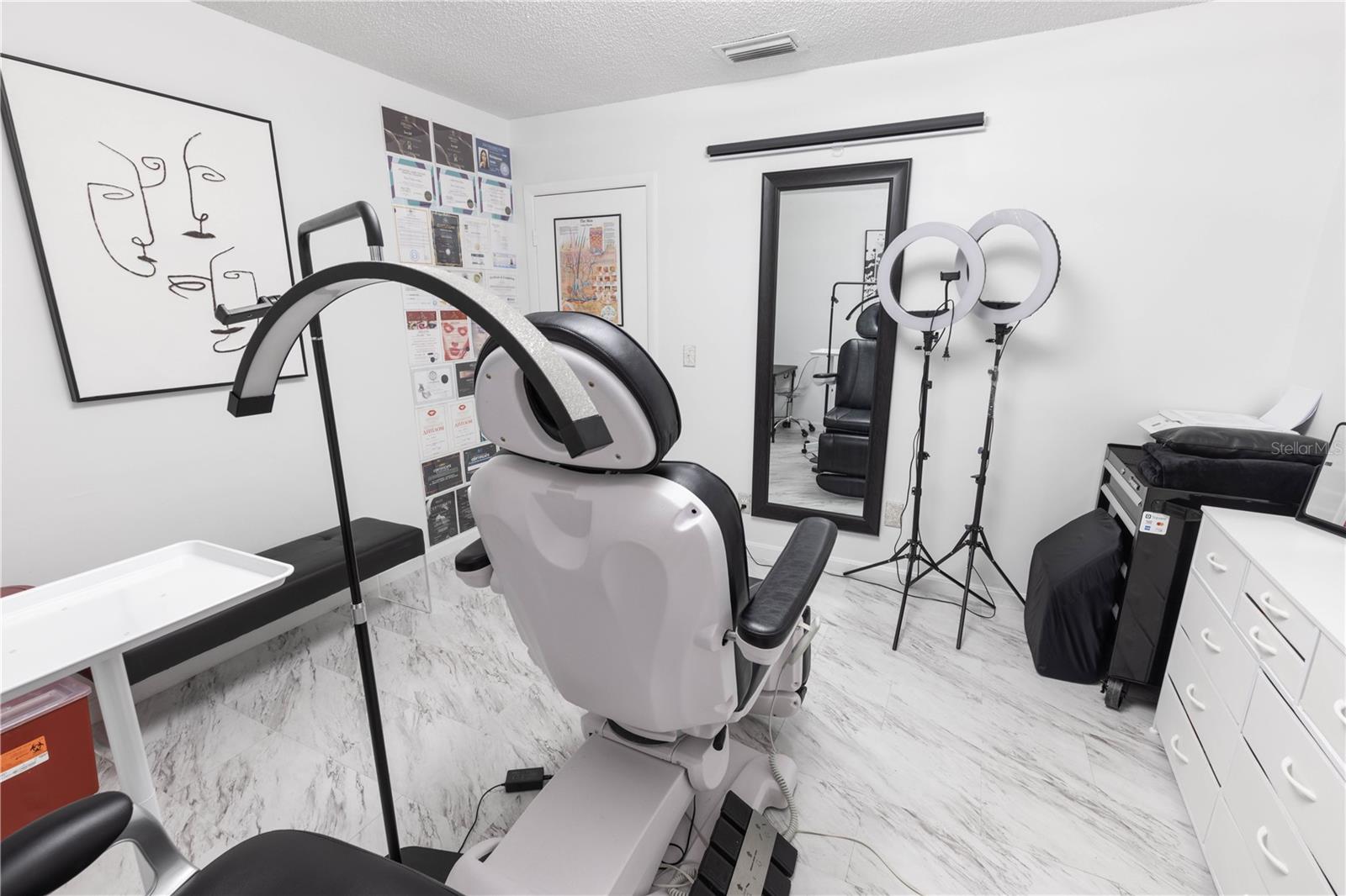 Image 7 of 10 For 1 Farraday Ln  2b