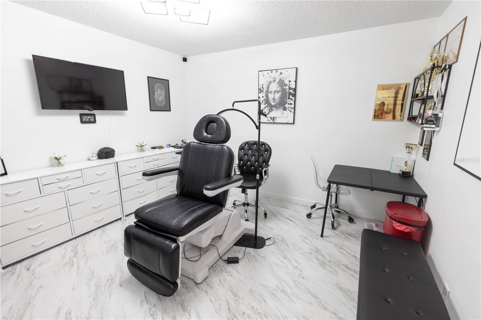 Image 8 of 10 For 1 Farraday Ln  2b