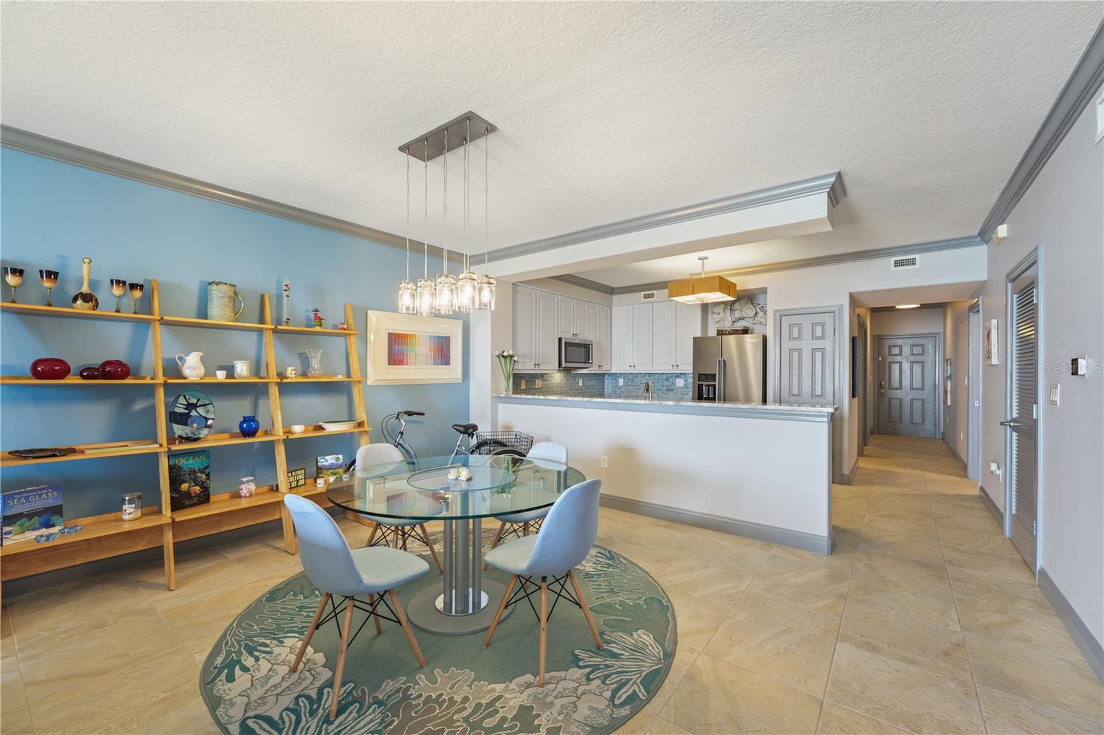 Image 4 of 77 For 60 Surfview Drive 706