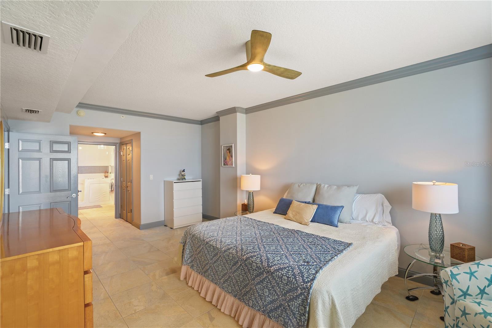 Image 9 of 77 For 60 Surfview Drive 706
